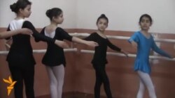 Дар орзуи Малика Собирова. Сайре дар мактаби балети Душанбе Дар орзуи Малика Собирова. Сайре дар мактаби балети Душанбе