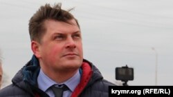 Сергій Костинский на місці будівництва телерадіовежі неподалік пропускного пункту «Чонгар», 2 грудня 2016 року. Архівне фото