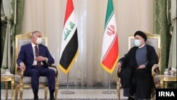 مصطفی الکاظمی، نخستوزیر عراق (سمت چپ) در دیدار با ابراهیم رئیسی،رئیسجمهوری اسلامی ایران