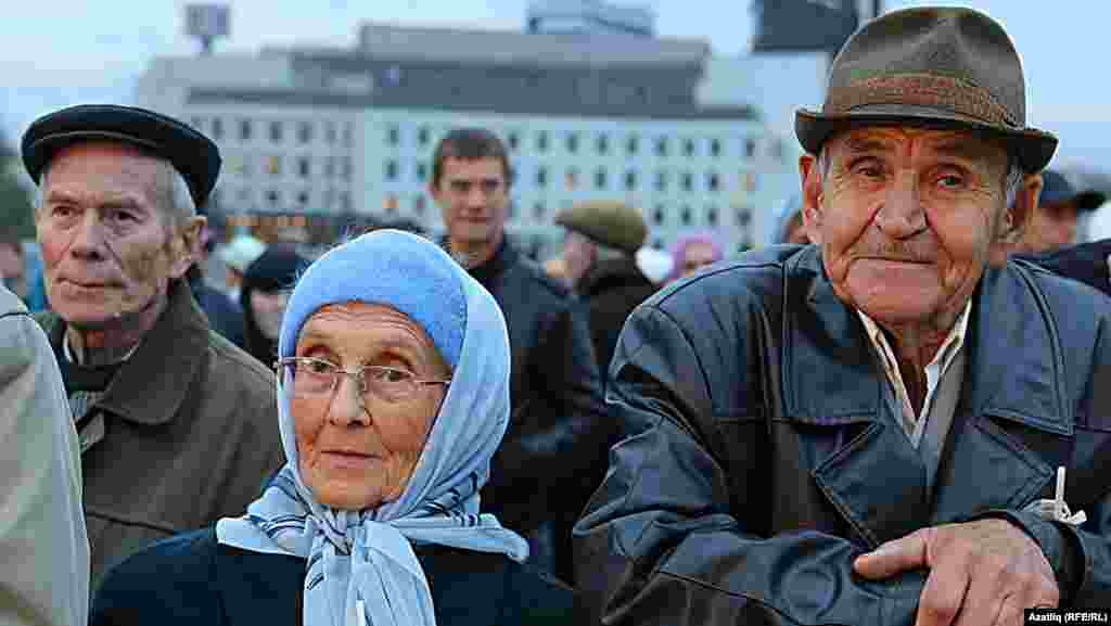 Камал театры каршында яңа сезон ачу тантанасы 