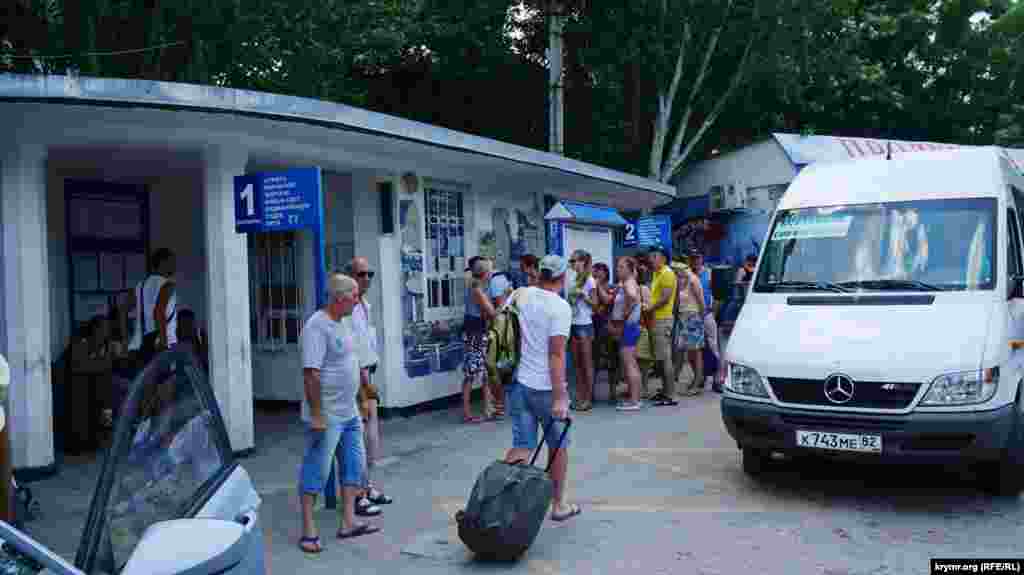 Автостанція в Коктебелі 