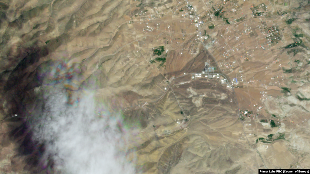 Baza iraniană de rachete Tabriz Nord este prezentată înainte și după atacurile aeriene israeliene în aceste imagini din satelit capturate de Planet Lab.Imaginea din stânga este din 11 iunie 2025. Imaginea din dreapta este din 13 iunie 2025.