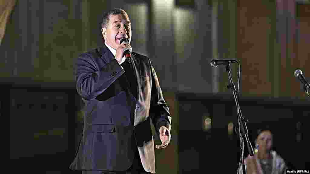 Камал театры каршында яңа сезон ачу тантанасы 