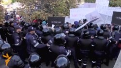 Crowds Gather As Moldova Extends Ex-PM's Detention Crowds Gather As Moldova Extends Ex-PM's Detention