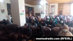 په دې غونډه کې چې په جلال اباد ښار سربېره په کې د یو شمېر ولسواليو په سلګونو ښځو ګډون کړی وو.