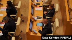 გიორგი გახარიას პარტია - „გახარია საქართველოსთვის“ - სადავო პარლამენტში მუშაობას იწყებს.