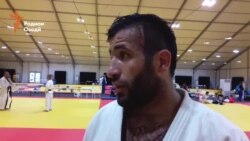 Комроншоҳ: Бе медал барнамегардам Комроншоҳ: Бе медал барнамегардам