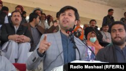 له پښتونخوا ملي عوامي ګونده ایستل شویو مشرانو د خوشال خان کاکړ په مشرۍ کې د خپلې ډلې لپاره د هغه ګوند نوم او بیرغ کاراوه ـ پخوانی انځور