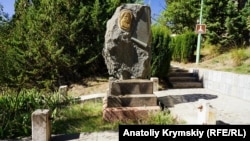«Вечная печаль» на Поликуровском холме. Что можно увидеть на мемориальном кладбище в Ялте (фотогалерея)