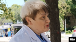 Гордана Бешлиоска, претседателката на Унијата на здруженијата на медицинските сестри, акушерки и стоматолошки сестри предводени од Здружението „За нас“