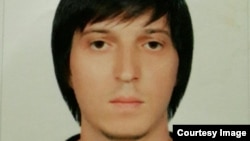 Шамиль МахIамадов вукIун вуго полициялъул сияхIалда. Гьанже гьесул гIага-божаразда лъалеб гьечIо гьев кив вугевали.