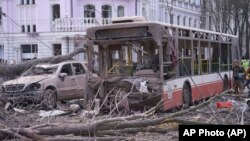 Як повідомив Офіс генерального прокурора, у Вербну неділю 13 квітня близько 10:15 військові РФ завдали два ракетних удари по центру міста Суми