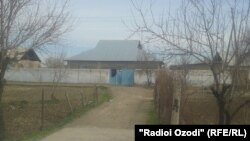 Дар ин хона бозгашти Сироҷиддин Давлатовро бесаброна интизоранд