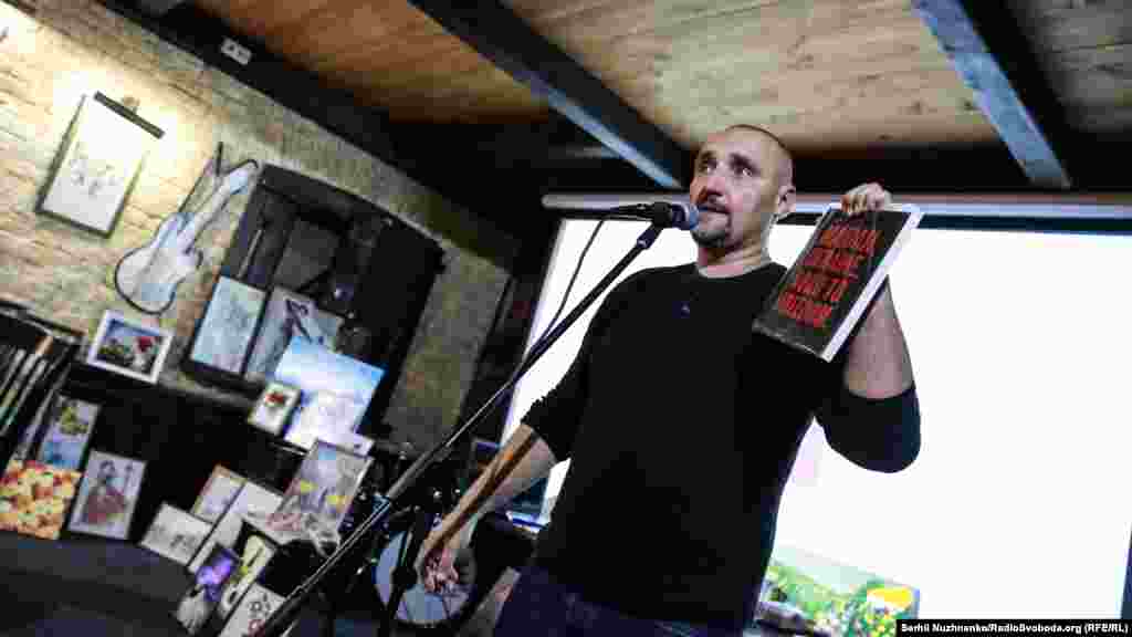 Співак Сергій Фоменко, фронтмен гурту «Мандри» презентує свій лот