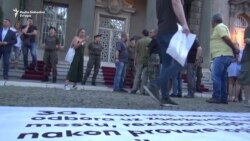 Predsedništvo Srbije okruženo zahtevima '1 od 5 miliona' Predsedništvo Srbije okruženo zahtevima '1 od 5 miliona'