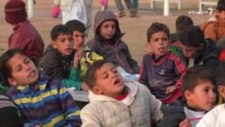 اسلام اباد: بېوزله ماشومان په يو پارک کې وړيا زدکړې ترلاسه کوي اسلام اباد: بېوزله ماشومان په يو پارک کې وړيا زدکړې ترلاسه کوي