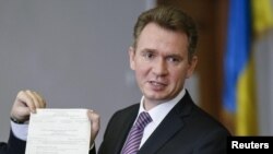 Голова ЦВК Михайло Охендовський досі залишається на посаді, хоча термін повноважень цього складу комісії закінчився майже 3 роки тому