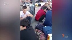 Боз садҳо муҳоҷири тоҷик дар марзи Қазоқистону Узбекистон ҷамъ шудаанд Боз садҳо муҳоҷири тоҷик дар марзи Қазоқистону Узбекистон ҷамъ шудаанд