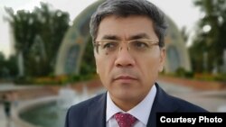 Абдуллоҳи Раҳнамо, сиёсатшиноc