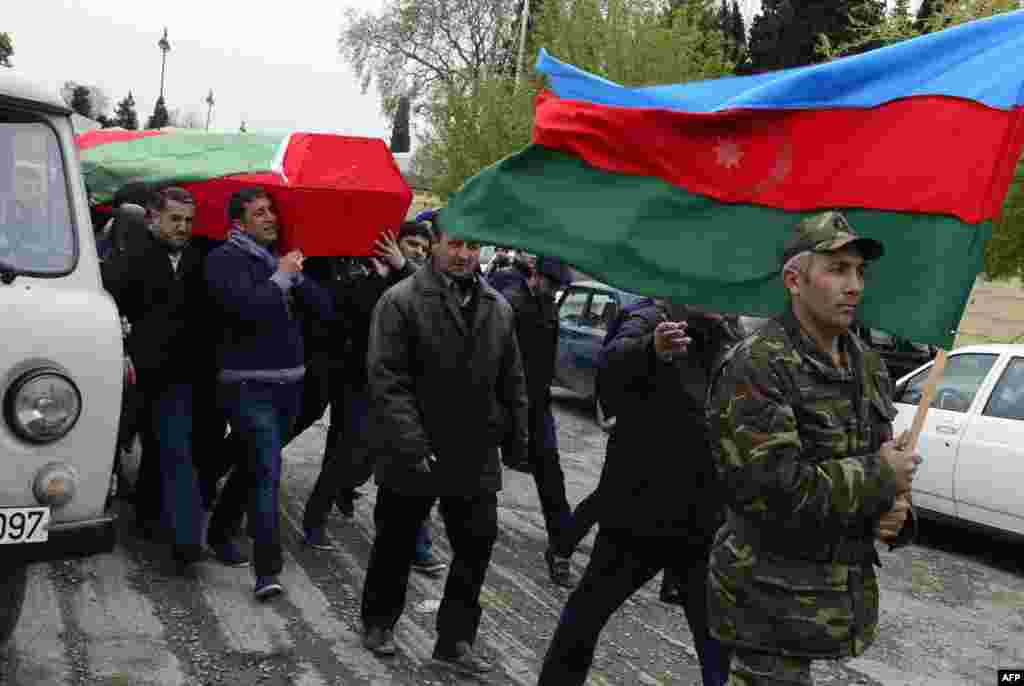 Гъарабахалда чIварав Азербайжаналъул рагъулав хъулухъчи  абадияб рукъове регIинабиялъул тадбир. Тертер росу, 2016 соналъул 3-билеб апрель.   