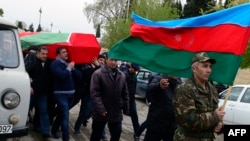Nagorno-Karabakh -- Men carry the coffin of an Azerbaijan's serviceman, who was killed on April 2 during clashes between Armenian and Azeri forces in Armenian-seized Azerbaijani region of Nagorny Karabakh, during his funeral in Terter on April 3, 2016.