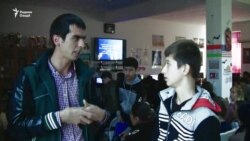 Ҷавонҳои тоҷик дар гӯшаи амрикоии Қӯрғонтеппа ҳам интихоботи ИМА-ро пайгирӣ мекунанд Ҷавонҳои тоҷик дар гӯшаи амрикоии Қӯрғонтеппа ҳам интихоботи ИМА-ро пайгирӣ мекунанд