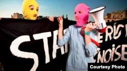 Почтовая открытка международной кампании в поддержку Pussy Riot