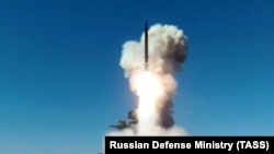 Запуск російської крилатої ракети «Калібр» із фрегата Тихоокеанського флоту «Маршал Шапошников» під час випробувань в Японському морі, 6 квітня 2021