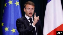 «Ми перебуваємо в процесі забезпечення нашої колективної безпеки сьогодні і завтра», – сказав Емманюель Макрон