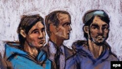 Дар акс: Абдурасул Ҷӯрабоев (нафари аввал аз тарафи рост)