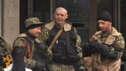 Славянск: сепаратисты удерживают захваченные здания Славянск: сепаратисты удерживают захваченные здания