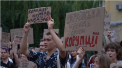 Українці протестують четвертий день: що кажуть учасники акції у центрі Києва (відео) Українці протестують четвертий день: що кажуть учасники акції у центрі Києва (відео)