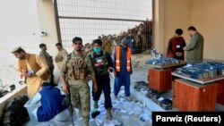 افغان پولیس چارواکي د ۲۰۲۰ز د اکتوبر پر ۲۱مه د ټېل ماټېل د پېښې ځای ګوري.