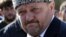 Bivši prvi čovjek Čečenije Ahmad Kadirov ubijen je u eksploziji bombe 2004. godine tokom sastanka u Groznom (na fotografiji: Kadirov u posjeti čečenskom selu Centoroj, 5. oktobar 2003.)