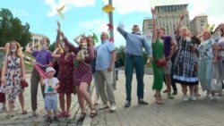 У Києві запустили повітряні літачки з нагоди 37-го дня народження ув’язненого в Росії українця Вигівського – відео У Києві запустили повітряні літачки з нагоди 37-го дня народження ув’язненого в Росії українця Вигівського – відео