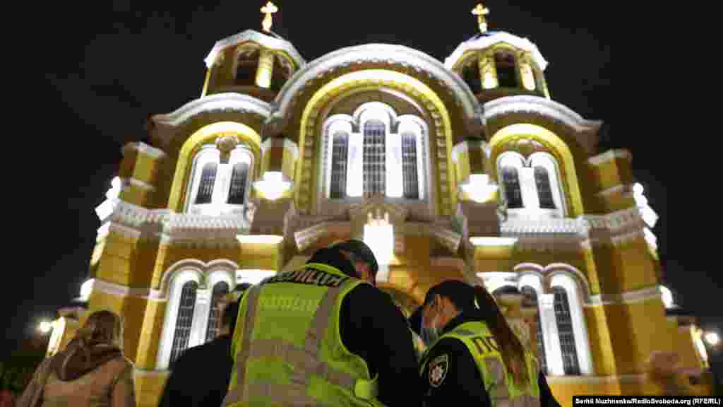 Як повідомило Міністерство внутрішніх справ, за порядком і дотриманням карантину у Великодню ніч стежили 29 тисяч правоохоронців