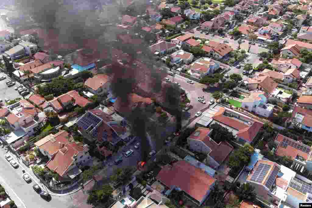 Зранку 7 жовтня угруповання «Хамас» завдало масованого ракетного удару по багатьох ізраїльських містах. На світлині удар «Хамасу» по ізраїльському місті Ашкелон, 7 жовтня 2023 року