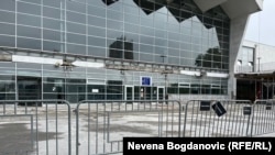 U padu nadstrešnice na novosadskoj Železničkoj stanici 1. novembra poginulo je 16 osoba, a jedna je teško povređena.