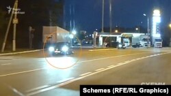 Maybach із Шефіром одразу рушає, одночасно з ним залишає заправку і Audi, на якій приїхав помічник президента