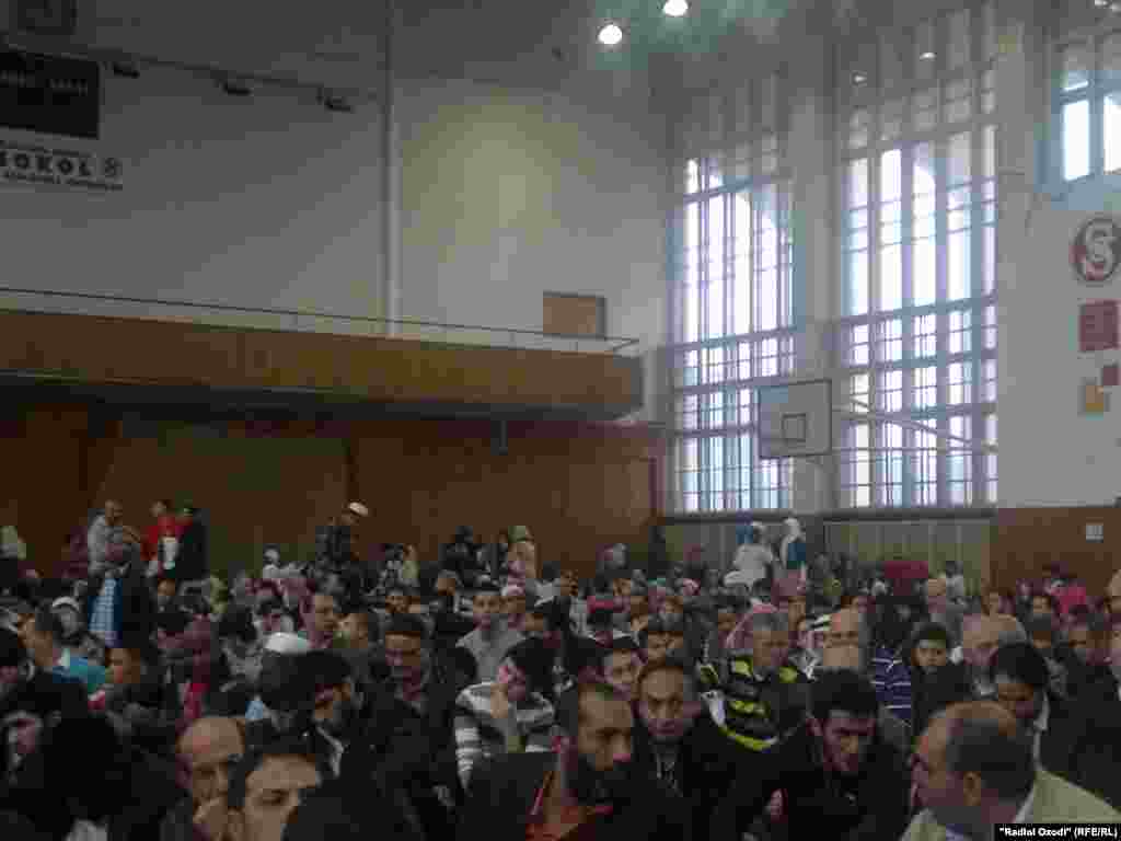 Намози ид дар варзишгоҳи "Сокол" дар Прага