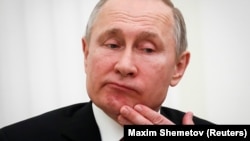 «Він не знав, як із цим впоратися, тому намагався уникнути відповідальності» – екссоратник Путіна у книзі журналістки Кетрін Белтон «Люди Путіна»