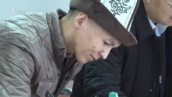 Бишкек соту: Жоомарт Карабаев суракка алынып, прокурор алмашты  Бишкек соту: Жоомарт Карабаев суракка алынып, прокурор алмашты