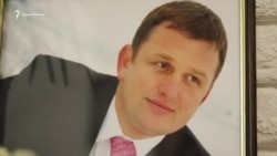 «Они не захотели, чтобы папа работал». Как живет семья арестованного журналиста Владислава Есипенко (видео) «Они не захотели, чтобы папа работал». Как живет семья арестованного журналиста Владислава Есипенко (видео)