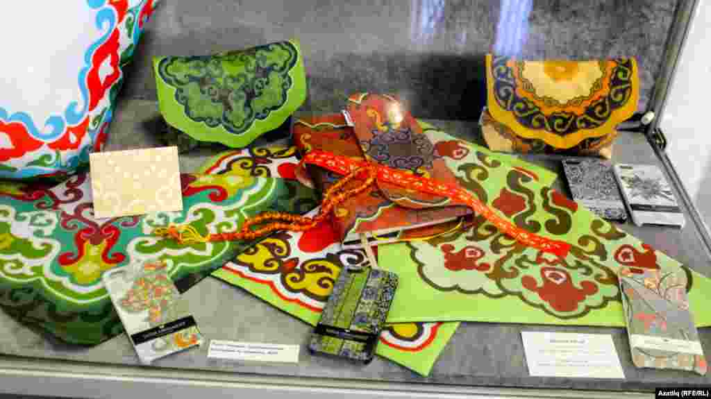 Ринат Сәфәров, "Мирасыбызны саклап" бренды (телефон өчен тышлыклар, футболкалар, китаплар)