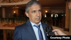 Шариф Раҳимзода, раиси Кумитаи иқтисод ва молияи парлумони Тоҷикистон
