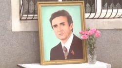 Мӯъмин Қаноат, шоири тавонои тоҷик даргузашт Мӯъмин Қаноат, шоири тавонои тоҷик даргузашт
