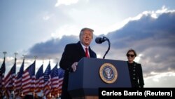 Згідно з заявою Трампа, Девід Шон та Брюс Кастор – «високоповажні судові адвокати», які мають досвід у кримінальному праві та захисті