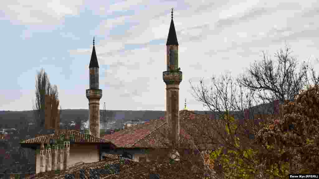Над старими кварталами височіє Велика Палацова мечеть – мечеть Ханського палацу