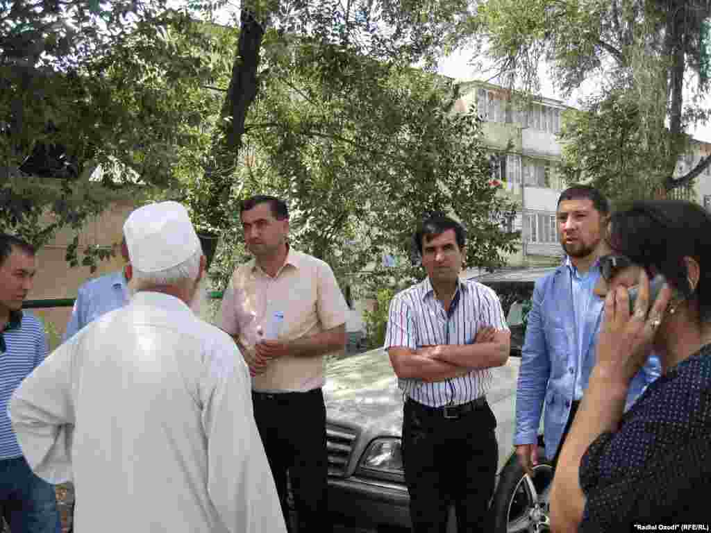 Мақомоти вилояти Суғд мехоҳад бинои қароргоҳи Ҳизби наҳзати исломӣ дар Хуҷандро тахриб кунад, аммо масъулони ин ҳизб иддао доранд, ки онҳоро қаблан огоҳ накардаанд ва ин амал «ғайриқонунӣ» мебошад.