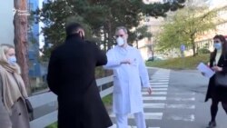 Мэр Праги работает волонтером в больнице Мэр Праги работает волонтером в больнице